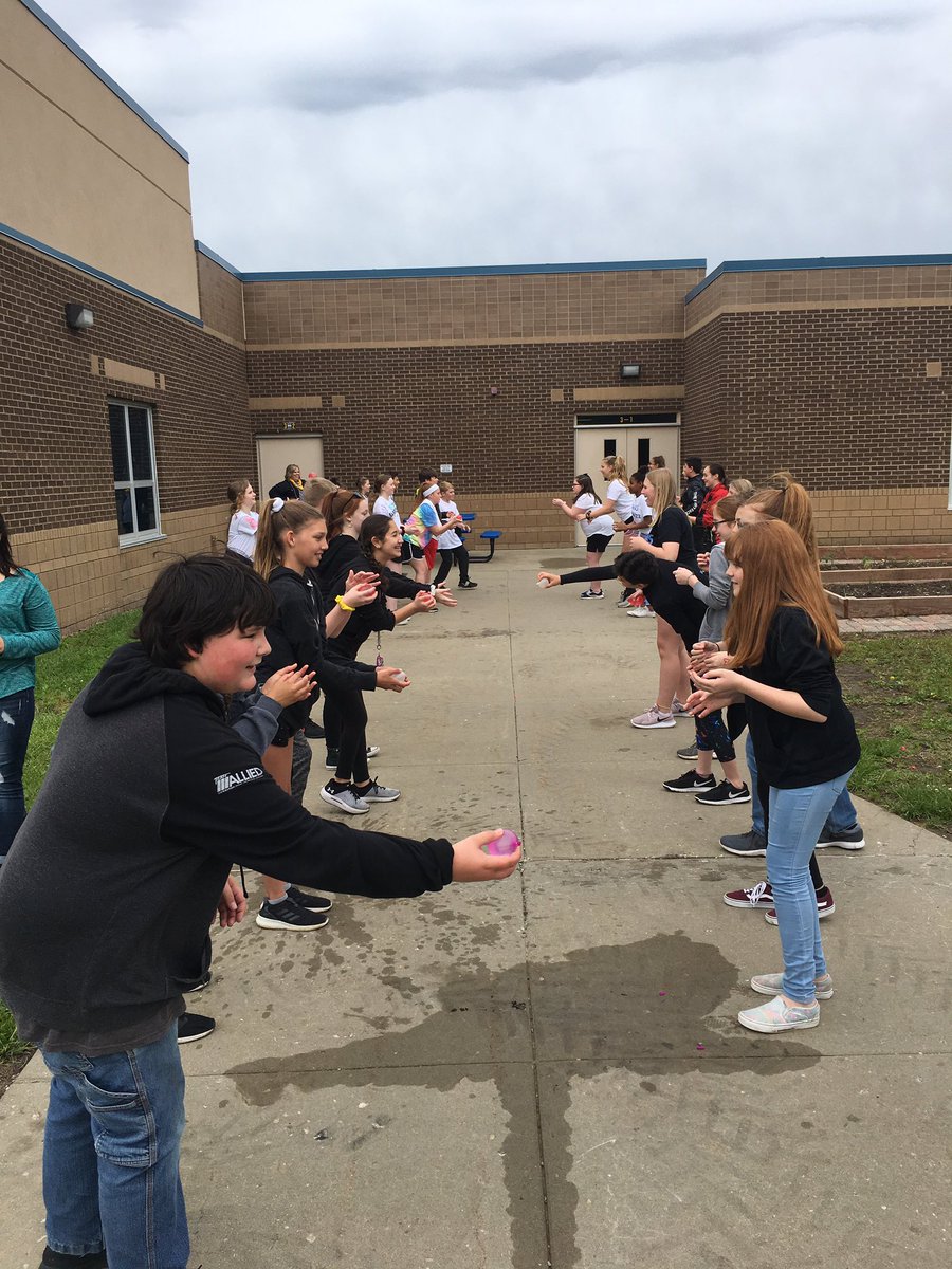MrsCosper's tweet photo. It’s a chilly day in May, but that didn’t stop us from having some water balloon fun! 🎈💦 #SMSEagles https://t.co/WCgYQaoD3X