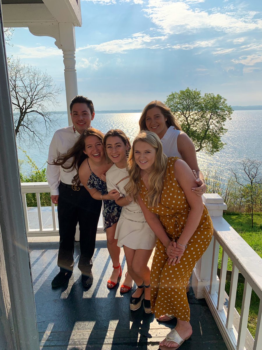 willsshowem's tweet photo. I made great acquaintences, but I also made best friends 🎓 #HWSGrad @HWSColleges https://t.co/tSU4XsGvy9