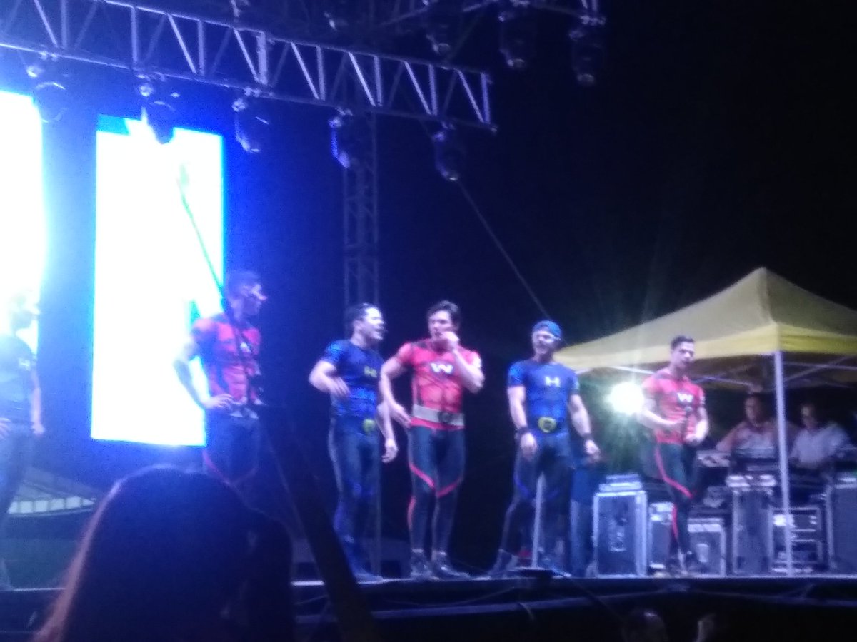 dreamst_28_'s tweet photo. Oye @robbiewapayaso  ayer los vi en Coatepec, que cosa tan fantástica, realmente traen un espectáculo familiar bien hecho. Mucho talento. Felicidades. #Wapayasos #FeriaCoatepec #MangoRelajado #Horripicosos https://t.co/KU37E5RPg6