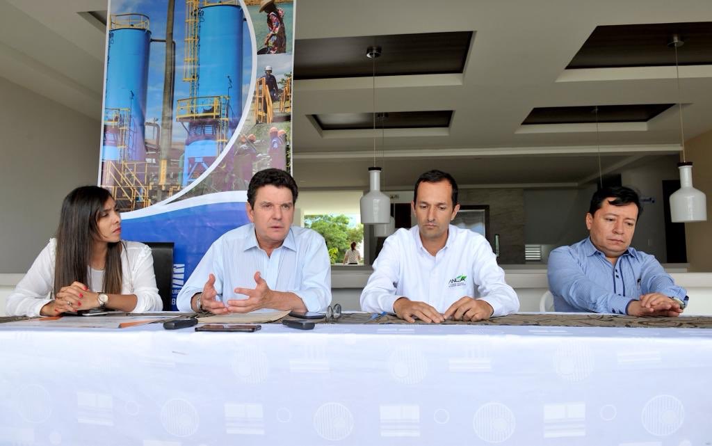 ANHColombia's tweet photo. En rueda de prensa en Mocoa, @lmmorelli presentó las acciones que desarrolla la @ANHColombia en la región. Expuso las actividades que se realizan en favor del medio ambiente y la inversión social que la industria petrolera genera en Putumayo. @Corpoamazonia1, @ANLA_Col https://t.co/RcQ5XkEfFo