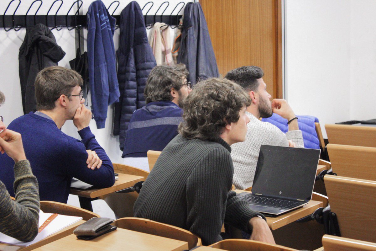 jetopteam's tweet photo. 💥Anche per i nuovi JEToPini è arrivato il momento di conoscere il #network delle JE!
👥Edoardo Debenedetti e Marco Barisione
hanno parlato di @JADEItalia e delle JE nel mondo🌍
🚀Uniti per portare #innovazione e fare la differenza!
#AlwaysOneStepForward #TogetherWeGrow #JADE https://t.co/THeSyFShlQ