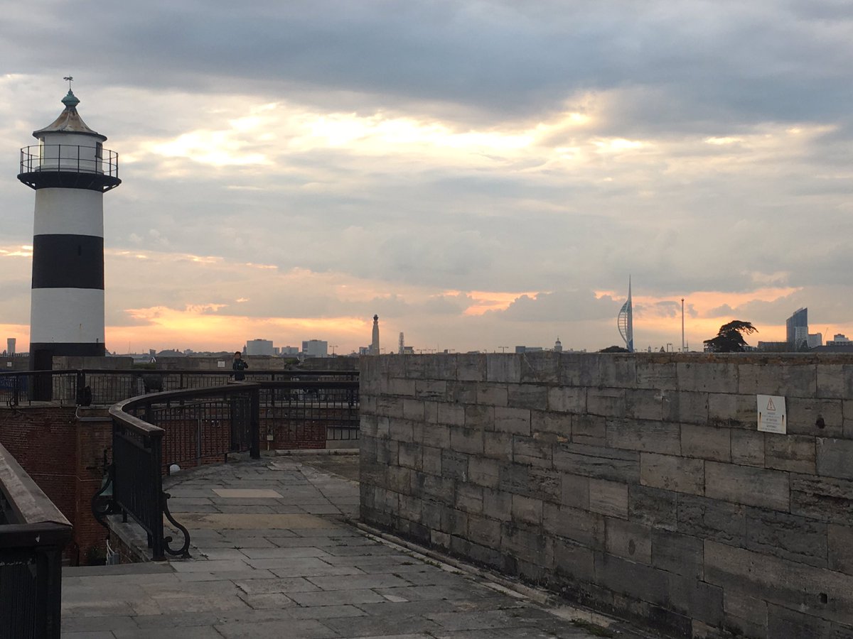 lizzy_goodman's tweet photo. End of first day #WOAM2019 evening at Southsea Castle https://t.co/wUFjHMCEgd
