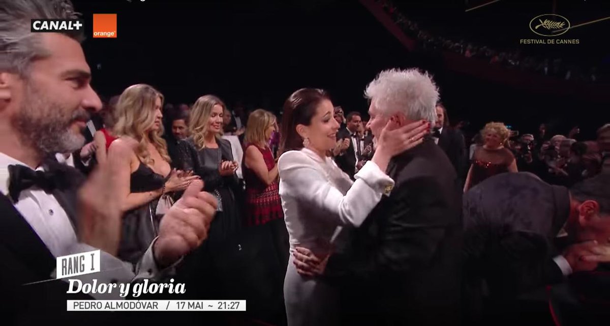 rompentcat's tweet photo. #FakeNewsMedia @elnacionalcat @joseantich @en_blau #MarcVillanueva: "Sólo una actriz hace cara de póquer, no aplaude y cuando Almodóvar pasa por su lado se ignoran ostensiblemente, de ida y de vuelta. Es Nora Navas:"
📎 https://t.co/f6QUVcvIlr
❗️@eldeseo @AgustinAlmo https://t.co/6CcAc5C2Qk