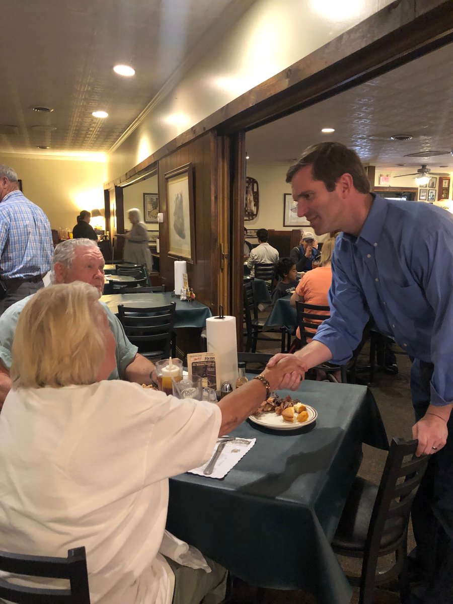 SamNewton's tweet photo. #TalkVsAction stop in Owensboro. #KYGov https://t.co/U0qzYQV7hN