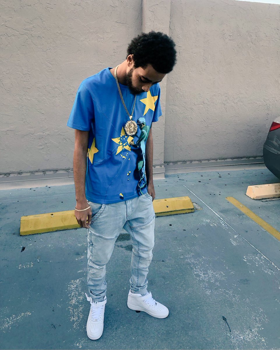 2200__93's tweet photo. Take your L's 👌🏽the same way you take them Wins🙏🏽😎 #LLP #LLFari #LLHLJ #LLJabo https://t.co/a8cbhqql0j