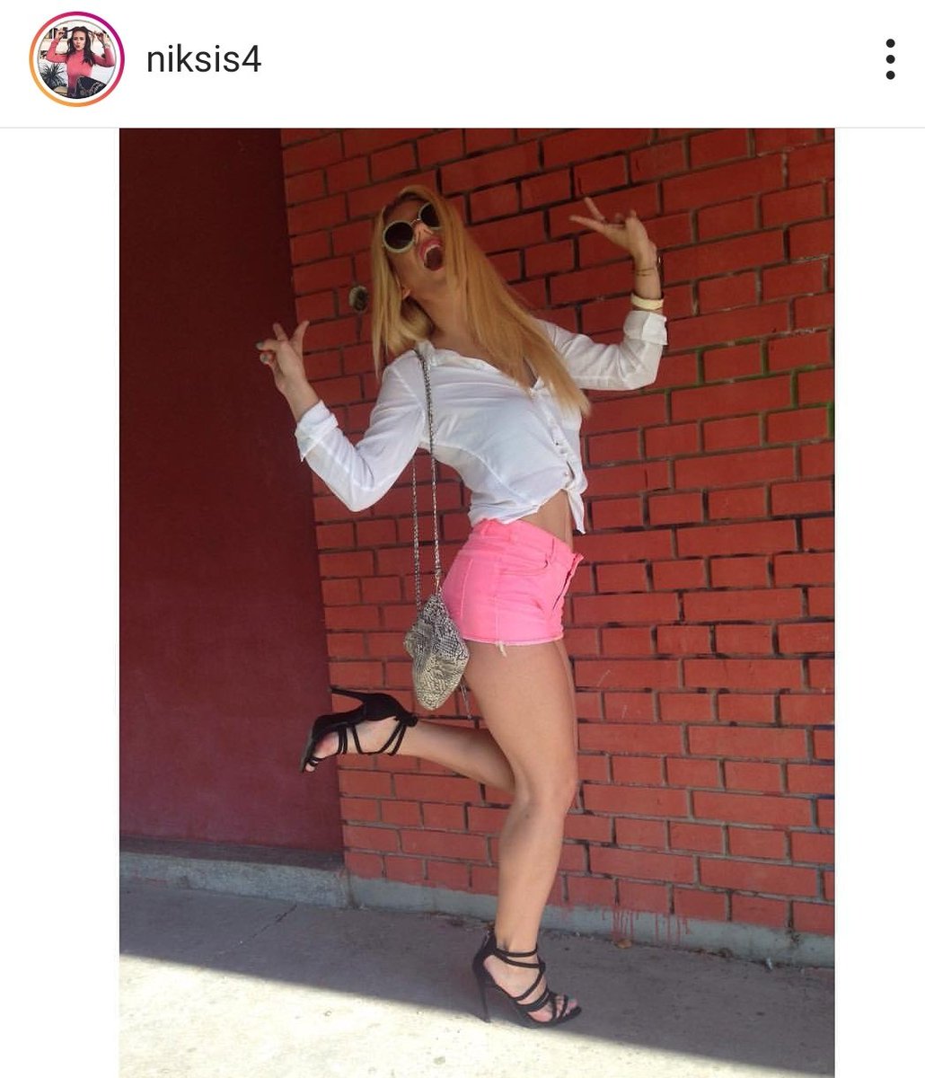 svajpap's tweet photo. Ninnah i 150 nijansi tamniji puder... modna ikona i fešn blogerica godine #ninnah #ninaperic #nikolinakovacevic https://t.co/ELfTNnfPu9