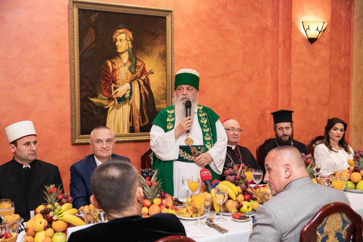 ilirmetazyrtar's tweet photo. I #lumtur t’i uroja dhe #Kryegjyshit #Botëror të #Bektashinjve, Hirësisë së Tij Haxhi Baba #EdmondBrahimaj: “#Gëzuar 60-vjetorin e lindjes!”, që këtë vit përkoi në #Muajin e #Shenjtë të #Ramazanit! #Agjerim të lehtë e të pranuar për të gjithë #besimtarët!🇦🇱 2/2 https://t.co/pluqHdhD69