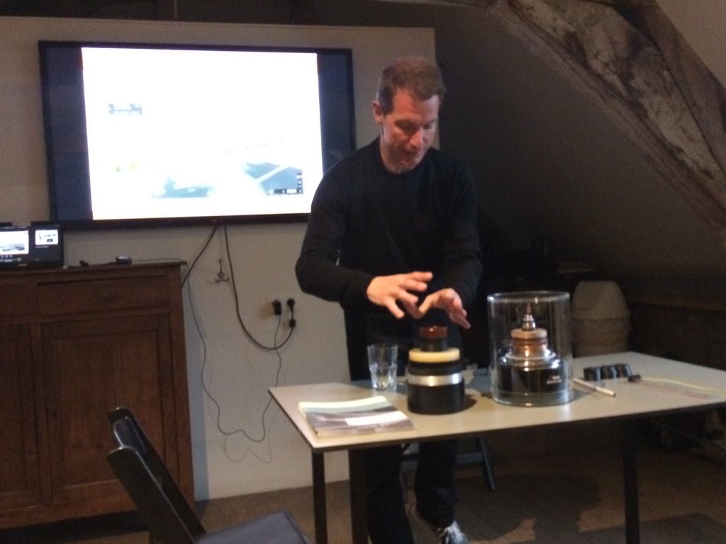 GreenovateEU's tweet photo. Very thin #superconducting cables could transmit the equivalent #energy of 3 nuclear plants. A solution for the future electricity motorways?

Great to see @FredericLesur explaining the results of our @BestPaths_eu project at #pint19BE 🔥⚡️ https://t.co/yp424YVHzA