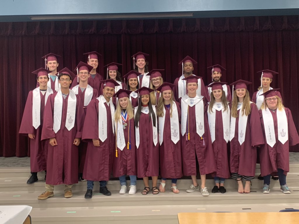 leahannmart's tweet photo. Herfurth and Pearson graduates walked our halls today! Congrats Class of 2019! @_emilyxann_ @RHS_Eagles @Pearson_Ponies @Rowlett2019 @Herfurth_Bronco https://t.co/6AJmXfz2Oj