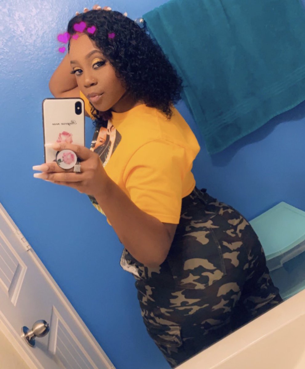 SaluteREDD_x's tweet photo. @Freako____Suave y’all said yellow? cool.💛😍 https://t.co/yeTXyhx3l0