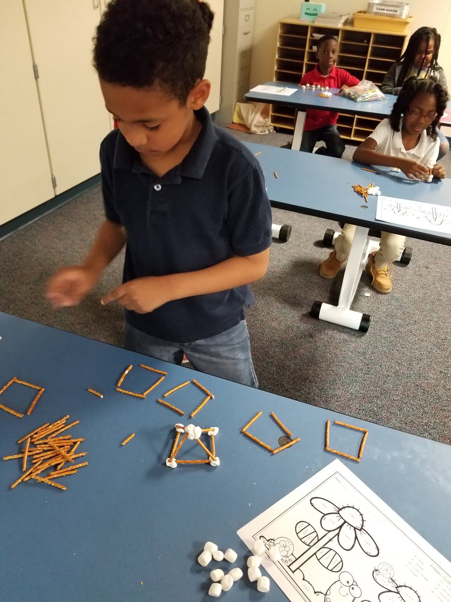 MrsBarron3's tweet photo. Making 3d shapes! #2ndGradeBarron2018 @Best_Bulldogs @aliefstem https://t.co/Esqd99LL7K