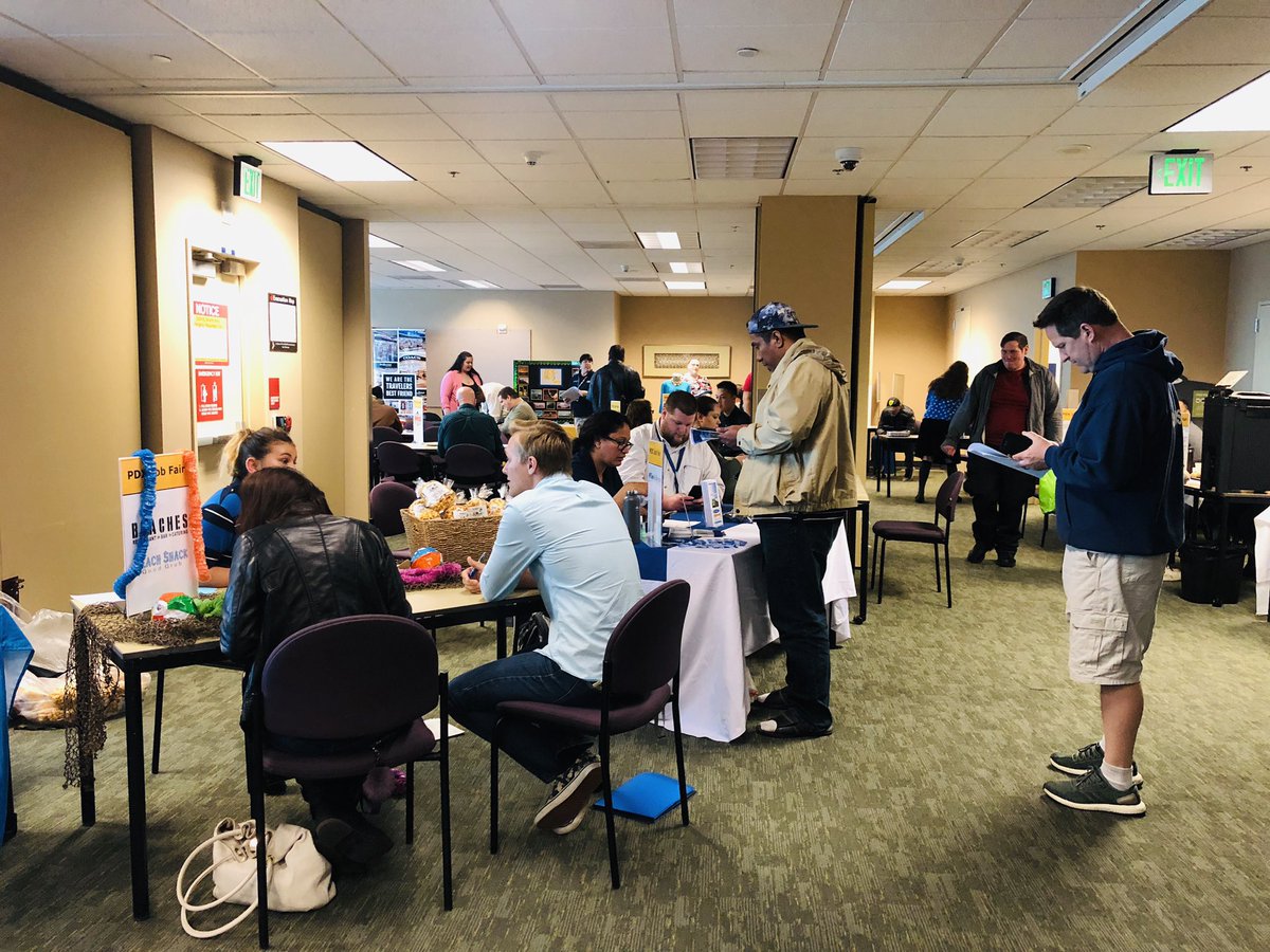 flypdx's tweet photo. #SpottedatPDX: Looking for work? The annual PDX Job Fair is in full swing today! Drop by to meet over 30 hiring employers and come prepared to make a great first impression:   
💪 Be confident
👔 Dress for success 
🤝 Give a firm handshake
😁 Smile https://t.co/5mOpBWy2ct
