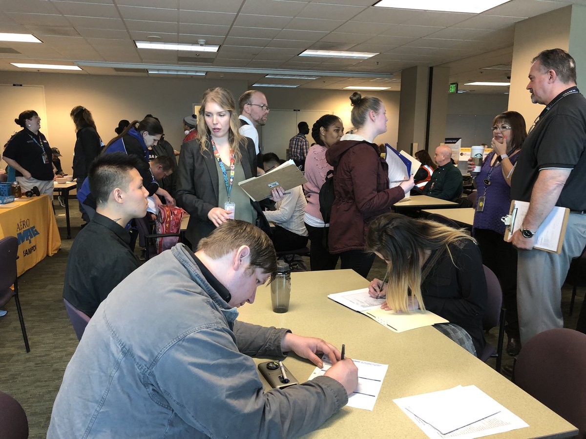 flypdx's tweet photo. #SpottedatPDX: Looking for work? The annual PDX Job Fair is in full swing today! Drop by to meet over 30 hiring employers and come prepared to make a great first impression:   
💪 Be confident
👔 Dress for success 
🤝 Give a firm handshake
😁 Smile https://t.co/5mOpBWy2ct