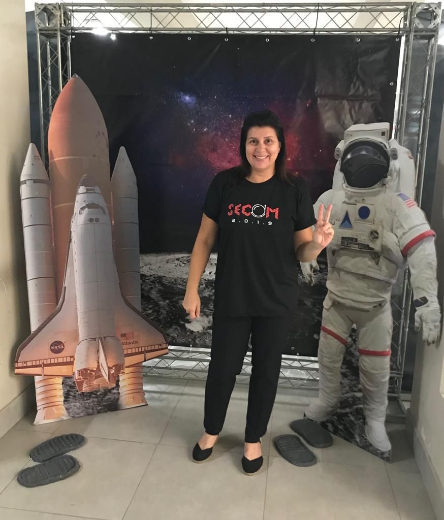 agenciauva's tweet photo. Hoje começa A SECOM, evento que é organizado pelos alunos com supervisão da professora Ana Rosado, acompanhe no nosso site e no nosso instagram para ficar por dentro do evento!
#secom2019 #uva #tecnologia40 #comunicacaosocial #publicidade #propaganda #jornalismo #vemprasecom https://t.co/wIMOStM1se