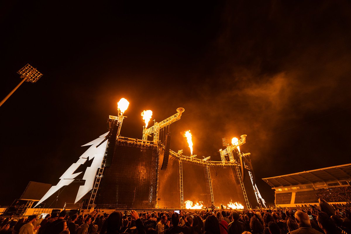 pyrotekfx's tweet photo. When @Metallica asks for flames, you give them flames 🔥 
During Metallica's European stadium tour, we used stadium flames that burned through 800 lbs of propane a night
.
.
.
#WorldWired #WorldWireTour #Metallica #PyrotekFx
.
📸: @Metallica https://t.co/lpkeB5H6gy