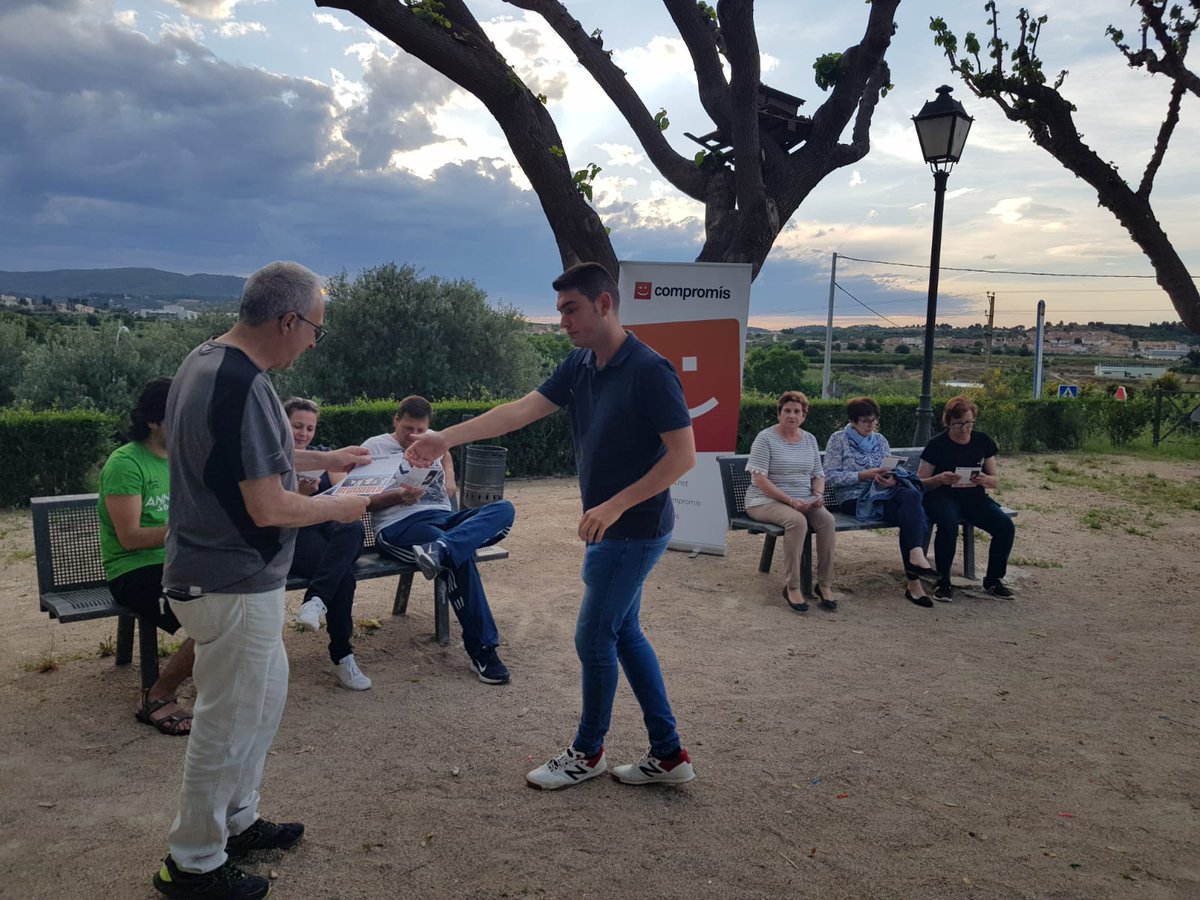 CompromisXativa's tweet photo. Hui hem estat un altra vegada amb els veïns i veïnes de Sorió, Torre d'en Lloris i Annahuir #Xàtiva 🏰🧡
#Decisives
#Xàtivaprimer
#Ferranalcalde
@Compromislclc https://t.co/yyM8bAkUKp