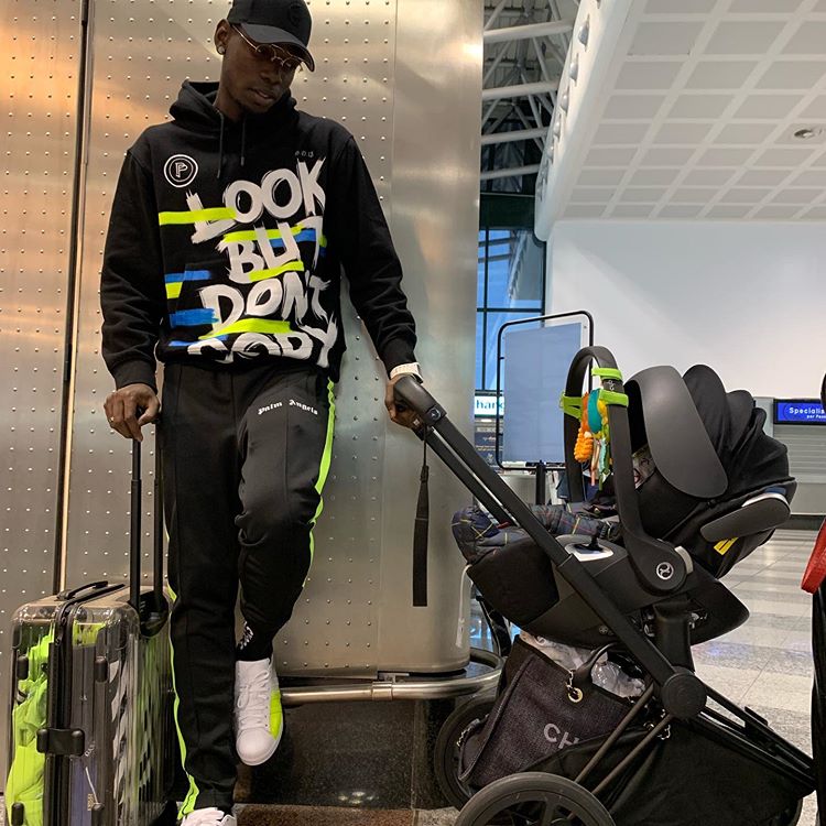 MUFCScoop's tweet photo. Pogba Ig: “Daddy’s life 😍😍✈️#nosnapchat” #MUFC https://t.co/9eB9EEShoo