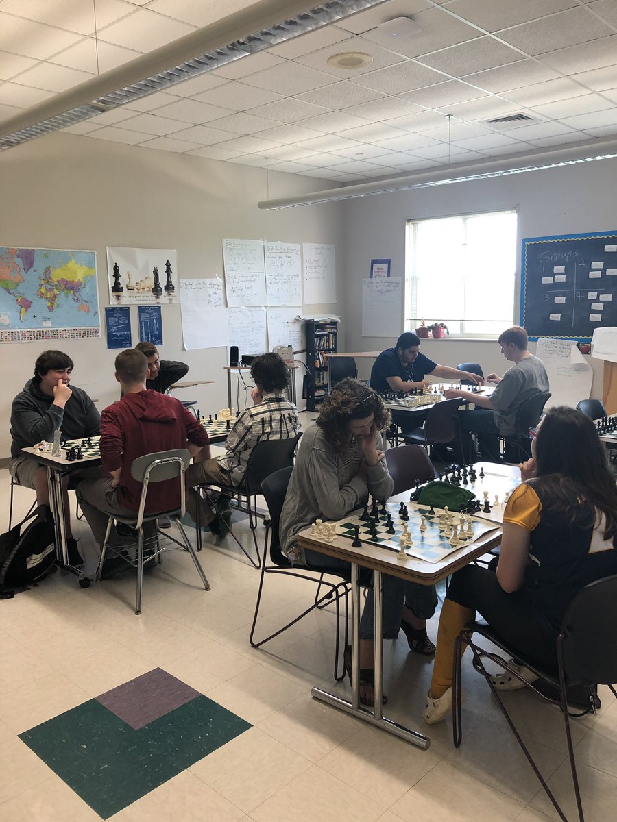 HarkinsEHHS's tweet photo. It was a great day at EHHS today as our entire school family celebrated Core Values Day! #EHHSCoreValuesDay #EHHSExplores #EHHSEmpowers #EHHSAchieves https://t.co/IueaH34wsv