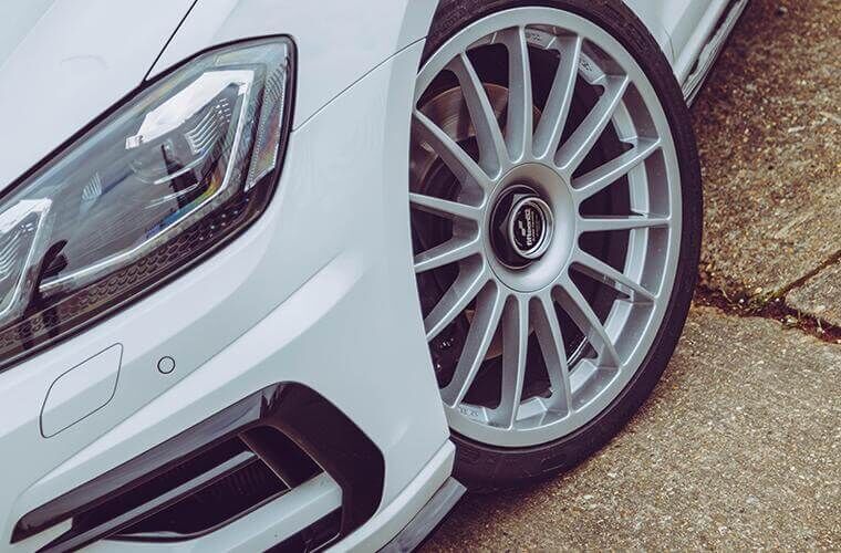 newalloywheels's tweet photo. 🔥 NEW 🔥
A brand new collab between Fifteen52 & Mountune, Mountune52 offers a range of motorsports-inspired wheels specifically designed for VAG vehicles.
Pre-orders are available now, PM us for more info! ✌️
#Fifteen52 #Mountune #Mountune52 #VW #VAG https://t.co/muevYJgFbs