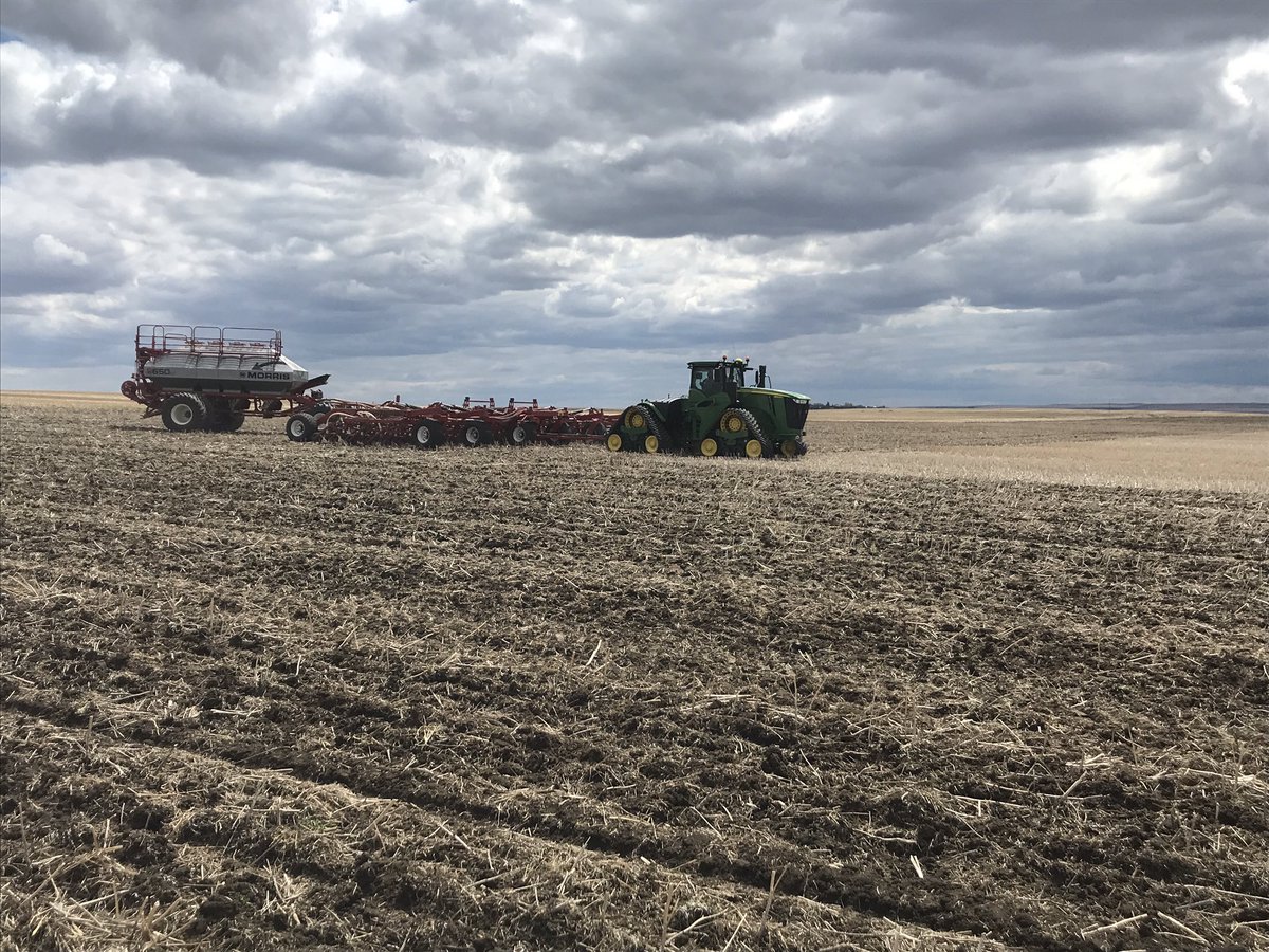 DeereScott's tweet photo. Barley today. Cool skies in the background. #cervusequipment #deere #morris #WestCdnAg https://t.co/IQCv7q9sP9