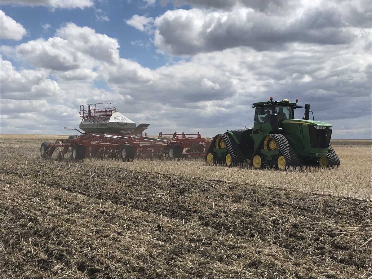 DeereScott's tweet photo. Barley today. Cool skies in the background. #cervusequipment #deere #morris #WestCdnAg https://t.co/IQCv7q9sP9
