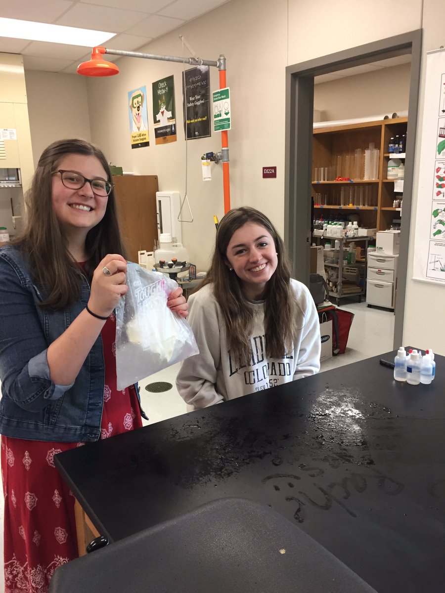 nevin_alissa's tweet photo. Last lab today... AP chem studying colligative properties! π¦π¦π¦#freezingpointdepression https://t.co/zNdGzj4OK6