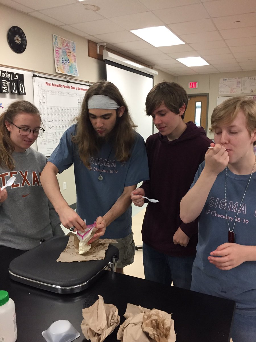 nevin_alissa's tweet photo. Last lab today... AP chem studying colligative properties! π¦π¦π¦#freezingpointdepression https://t.co/zNdGzj4OK6