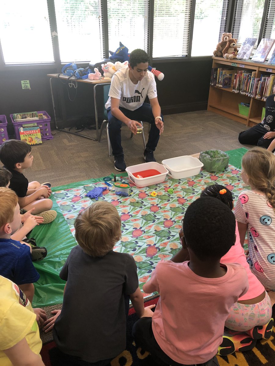 srburnham326's tweet photo. Our first graders love learning from high schoolers! @MChristineYates @MrsLeesLibrary @MelissaTReams #verticalcollaboration @ccpsinfo https://t.co/I8EWHrnxze