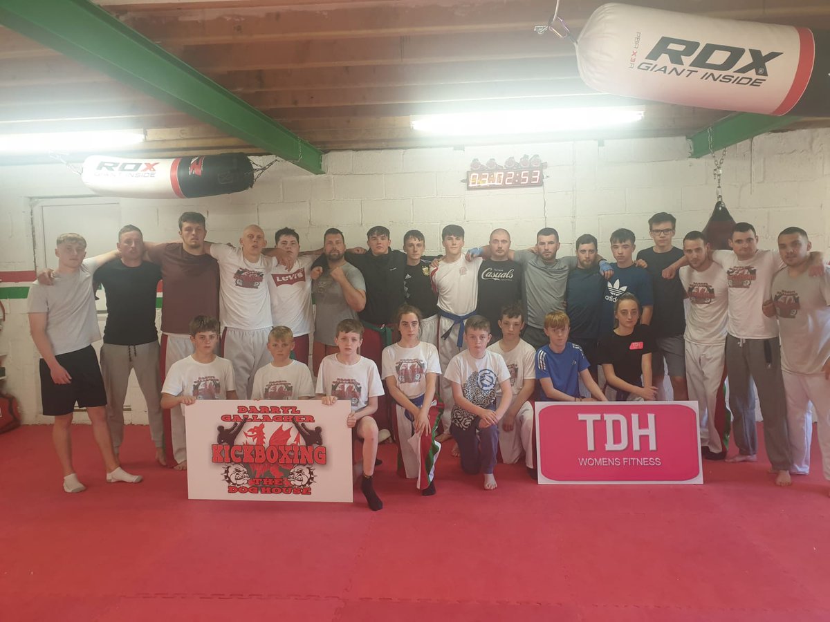 TheDoghouseKB's tweet photo. Well done to Jack Jones and Billy Jones on completing their green belt tonight. Both lads had to have 2 v 1 sparring to finish off the grading. Well done to both and all who got Monday off to a flying start #kickboxing #greenbelt #dedication #teammates https://t.co/LW4DBdPVPY