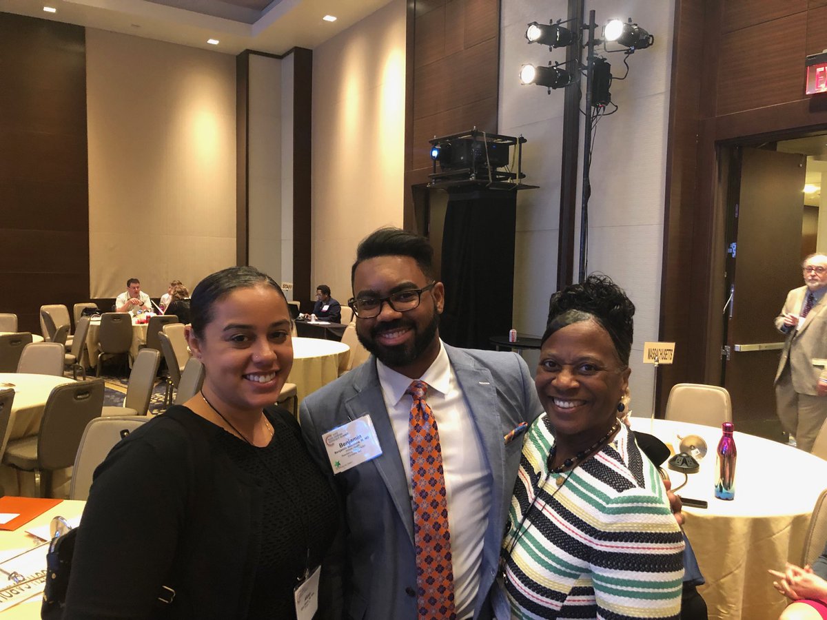 DrAlexaMM's tweet image. ⁦reunited and it feels so good! ⁦@AdaStewartMD1⁩ ⁦@bfsiiiMD⁩ ⁦@aafp⁩ #FMAS19 #FMRevolution