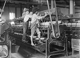 GarretaVictor's tweet photo. URL del vídeo:1- https://t.co/rW0imKlVAu  2-  https://t.co/lNPhe3HDUN 
Gracias a la revolución industrial la población mejoró su nivel de vida. Desaparecieron las dos clases que habían pobres y ricos y apareció la Clase Media.#4ESO1819Futuro #VGGCCs1819 https://t.co/POQ61cHZ1U