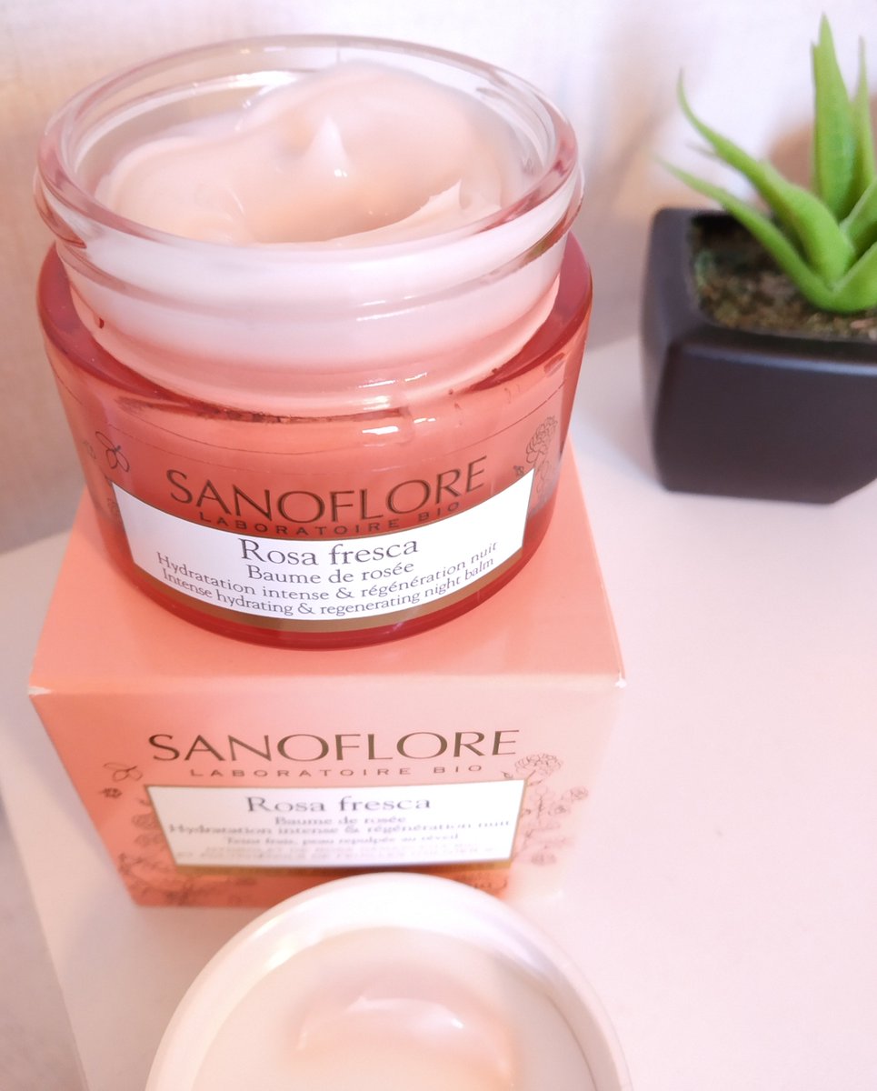 sab02200's tweet photo. Je teste Rosa Fresca, le baume de rosée @Sanoflore depuis deux jours, le soir.
J'apprécie l'odeur.
Une odeur très délicate.
La crème est très légère et se fond sur la peau.Pour le moment, j'en suis très satisfaite.

#RosaFresca #sanoflore #nomakeup #sampleo_france @sampleo https://t.co/QGKPwz9ZAA