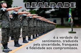 CmdoCMN1's tweet photo. Lealdade: sinceridade, franqueza. Culto à verdade e fidelidade aos compromissos. A intenção de não enganar seus superiores, pares ou subordinados. É dever do militar de demonstrar “lealdade em todas as circunstâncias” (Estatuto dos Militares).
#valores https://t.co/fzeKpeom7m