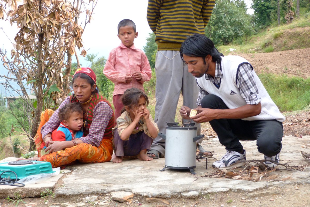DukeSanford's tweet image. Study @DukeSanford shows good business practices increase adoption of environmentally friendly cookstoves in rural India by 50%.
Read More: social.sanford.duke.edu/Cookstoves
 #improvedcookstoves #India #RuralIndia #development