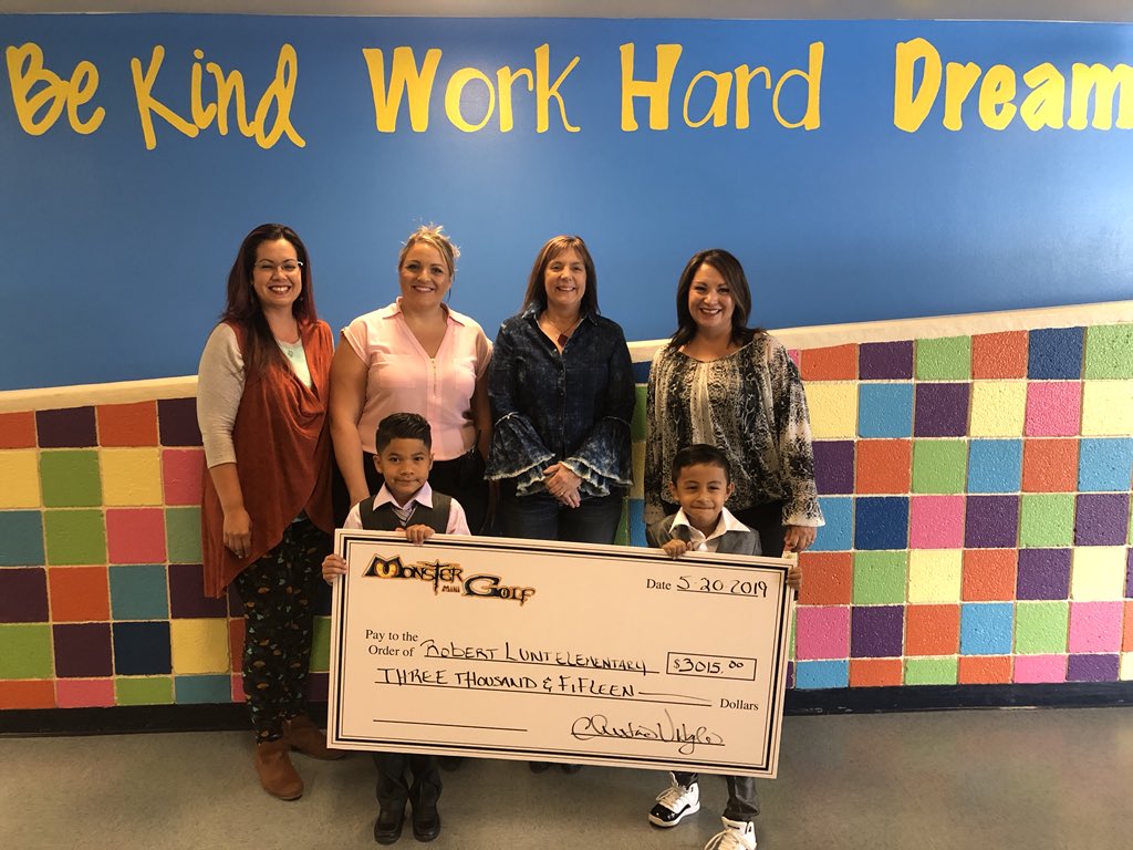 jenpbradley's tweet photo. $6k donation to @ClarkCountySch schools Robert Lunt Elementary School &amp; Indian Springs High School by @MonsterMiniGolf! 
 #shareAPair Purchase $5 pair of #golfballs &amp; 100% to school of choice! #supportpubliceducation @kissmonstermini @PositivelyLV @AmeliaPakHarvey @reviewjournal https://t.co/7b4YhE0GTL