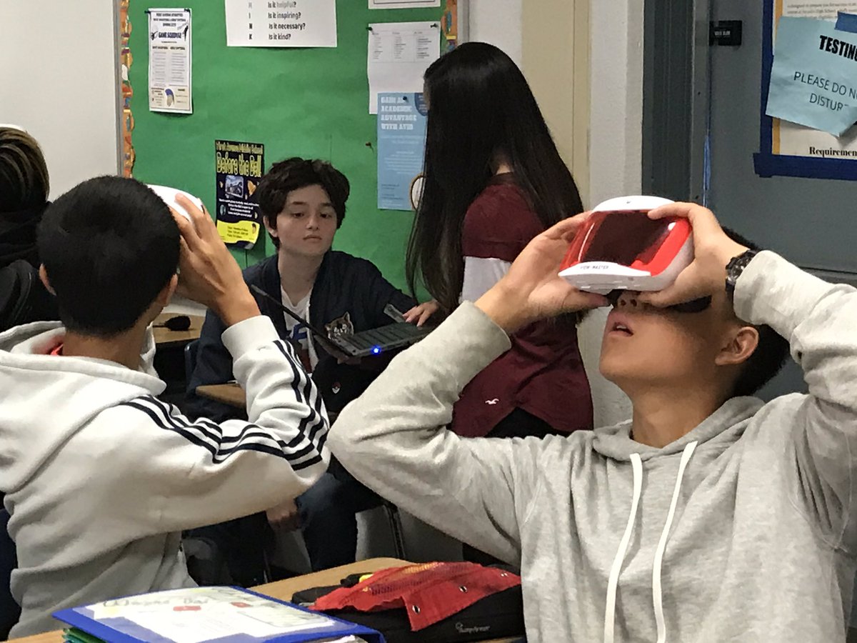 HistoryFrog's tweet photo. So much fun bringing history to life w #FirstAveVR β€οΈsharing @StatueEllisNPS @EllisIslandNPS in 360 w Google Expeditions! https://t.co/TjAW6CGCsA