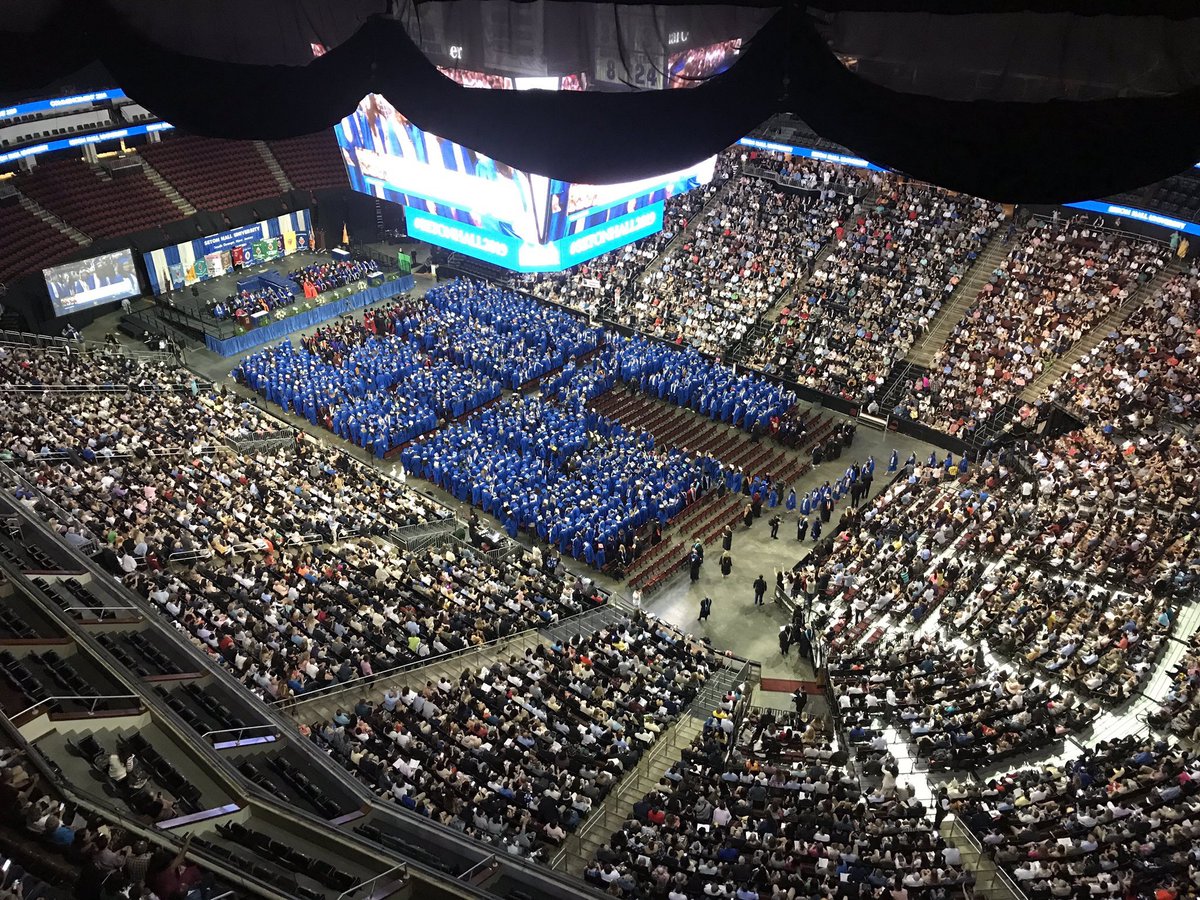JAULISHU's tweet photo. We are proud to recognize our graduating Unanue Scholars whom were conferred their degrees earlier today! Congratulations to all! 🎓🥳 https://t.co/bLZtK9ox8n