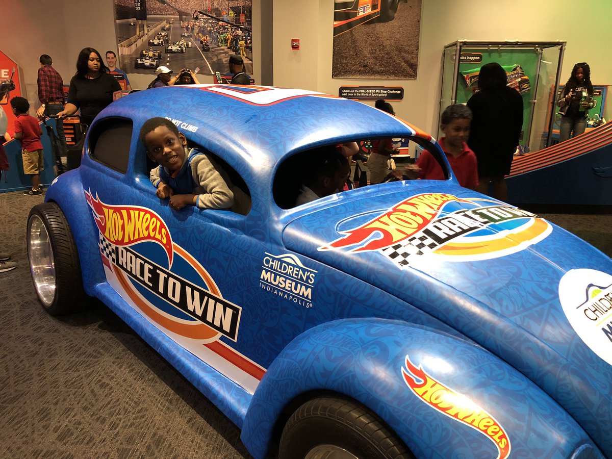 Mrs. Rogers NAS tweet media