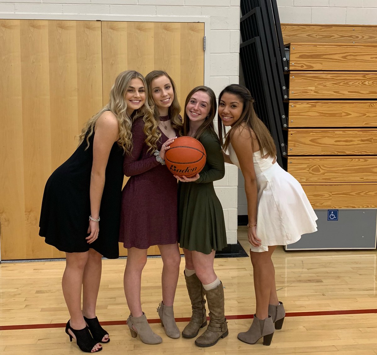 katebailey25's tweet photo. Happy birthday girl!! Gonna miss you next year:( ily💗💗@daesiaandrews https://t.co/xKxDbJzGMG