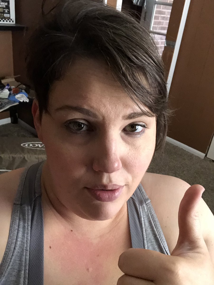 KellyKetolife's tweet photo. It was raining and freezing cold, but I got out there and walked 2 miles anyway! #keto #ketotransformation #ketolifestyle #ketolife #ketoexercise #ketogenic #ketogenicdiet #ketogeniclife #excercise https://t.co/UAX8UbCvoy