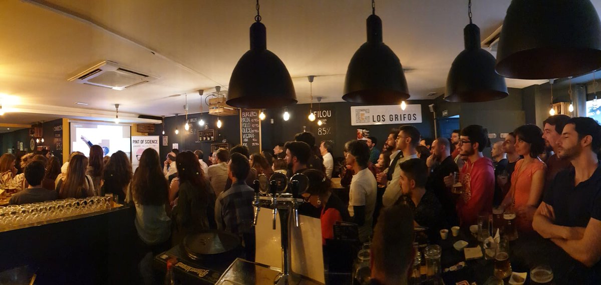 pintofscienceES's tweet photo. Bares a tope. Muy orgullosos de vosotros #Pinterxs que habéis llenado los bares.
#Pint19ES va mejor que bien!!
❤❤❤ https://t.co/i7OFQxzGqm
