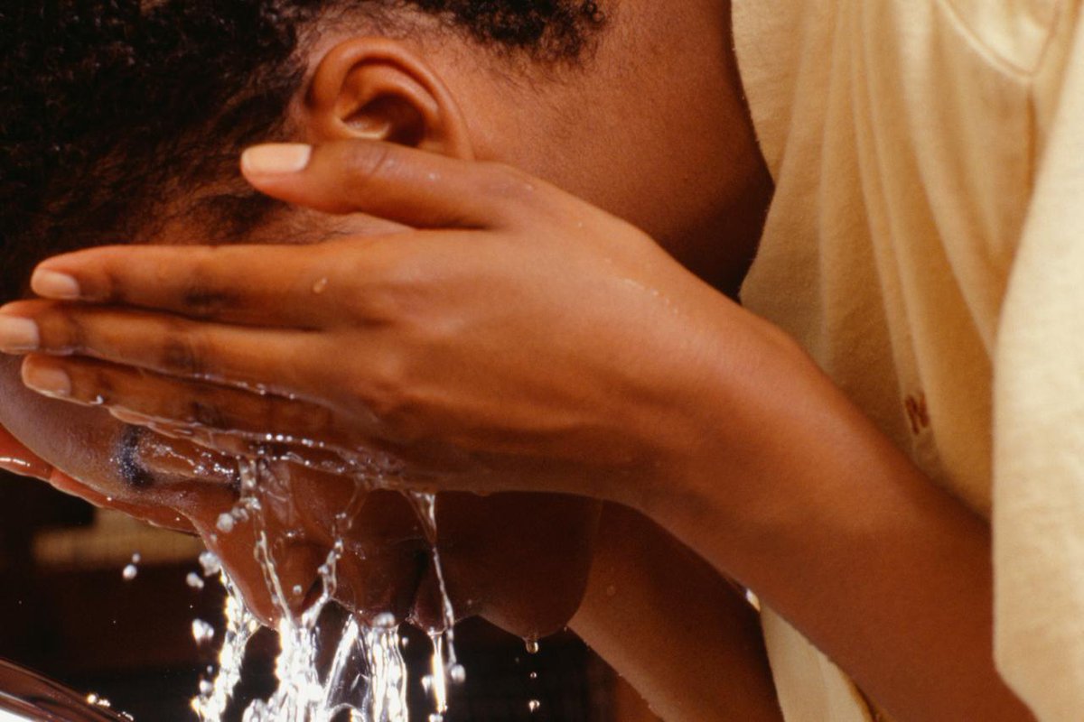 ApothekariSkin's tweet image. NEW BLOG POST: An Exfoliating Face Cleanser for Summer. For softer and smoother skin. Refreshing mint scent. 

#exfoliation #exfoliatingfacecleanser #alphahydroxyacid #apothekari

ow.ly/oWFE50uk86i
