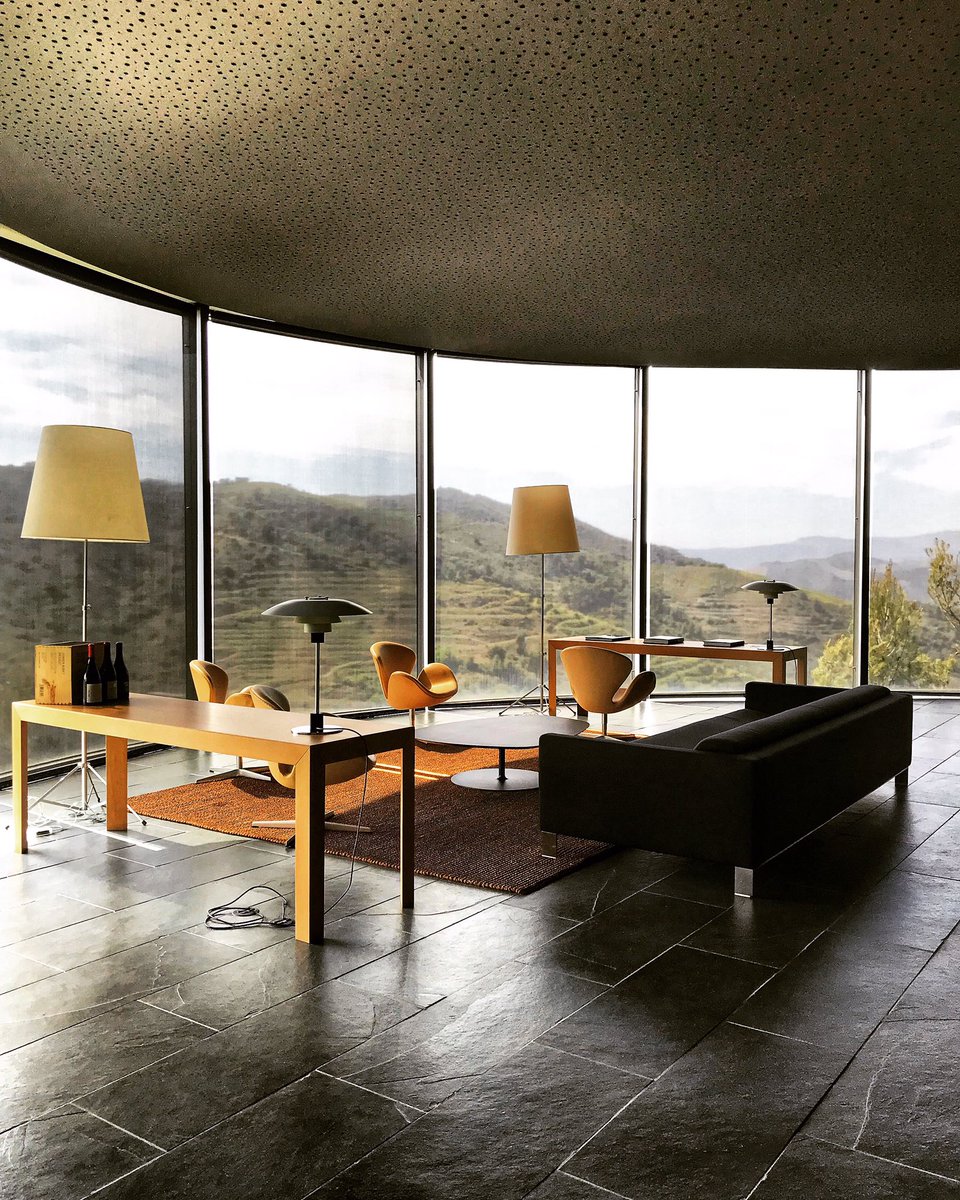 Racimoalpaladar's tweet photo. Elegancia, estilo, personalidad, suma importancia de los pequeños detalles, mirador de la viticultura heroica, una de las bodegas de referencia del #Priorat ,...
🍇 𝗙 𝗘 𝗥 𝗥 𝗘 𝗥 𝗕 𝗢 𝗕 𝗘 𝗧 🍇.
@doqpriorat @ferrerbobet @Prioratenotur
#wine #prioratlover https://t.co/Op4A75nmXS