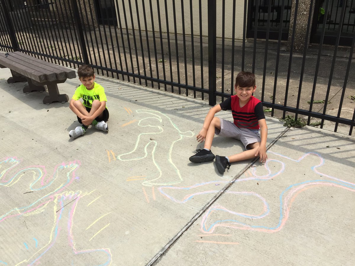 WGA_Leopards's tweet photo. First and second grade art classes practiced figure drawing KEITH HARING style today in our outdoor classroom! @GISDArts #ChooseGarlandISD https://t.co/52olKd1kPa