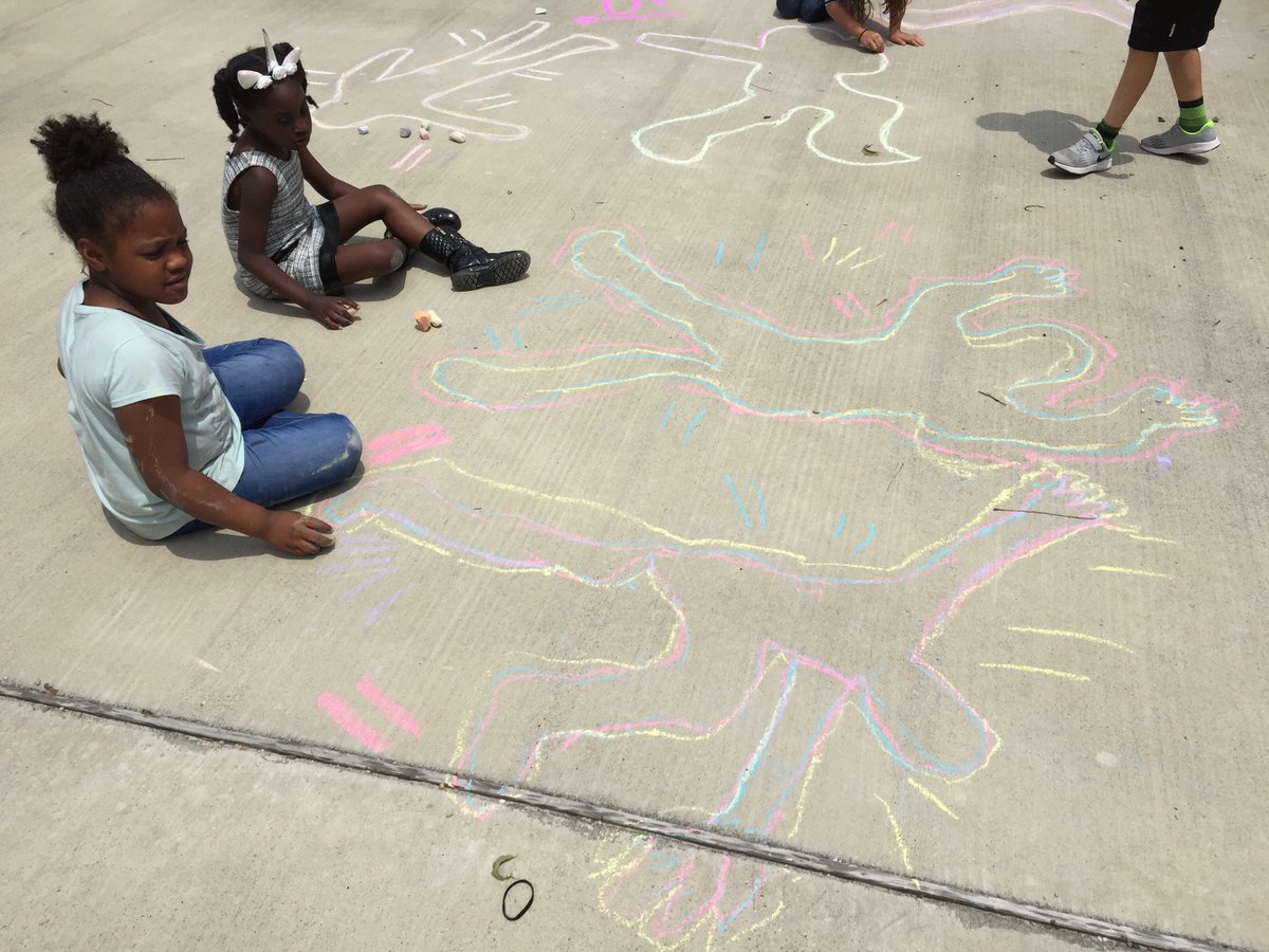 WGA_Leopards's tweet photo. First and second grade art classes practiced figure drawing KEITH HARING style today in our outdoor classroom! @GISDArts #ChooseGarlandISD https://t.co/52olKd1kPa