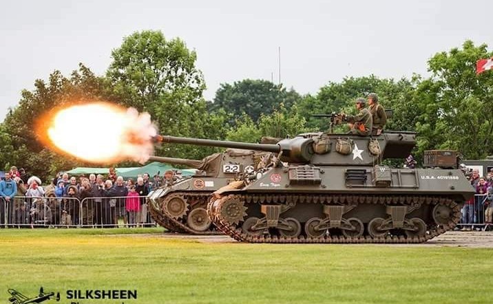 CountyBomber's tweet photo. Come and say hello...bring your wallet 😉 @lesbailey2 @LancasterSkies @TheDDayDarlings @Visit_Lincs @RAFBBMF #Lancs #tanks #Military #bombercommand #LincsConnect https://t.co/Ti8Wivropi
