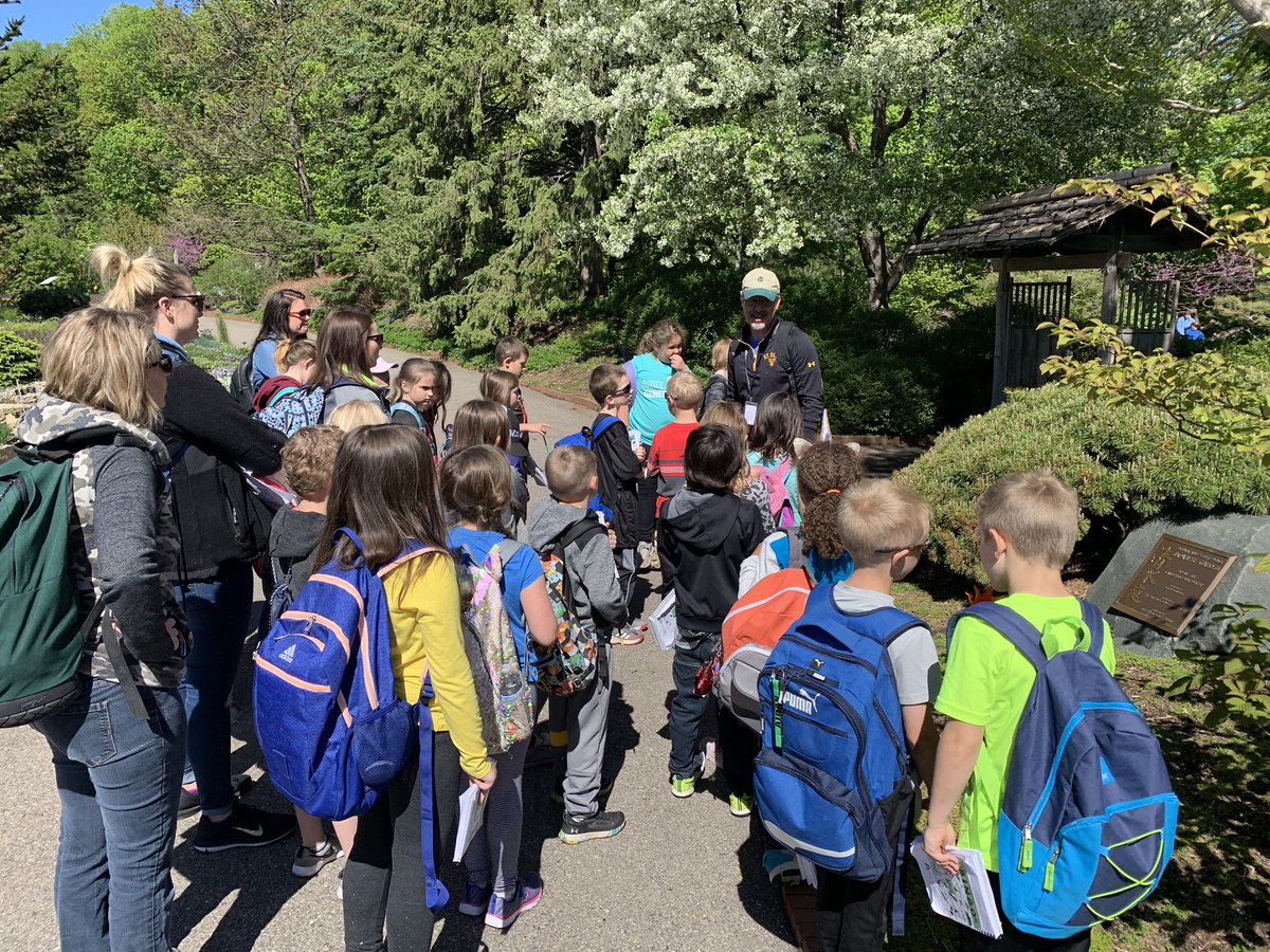 MissGrundstrom's tweet photo. We could have explored these beautiful tulips for hours today at the Arboretum! It was hard picking just one favorite to do our scientific drawing of. @meagher3dan https://t.co/5tOm1R97J5