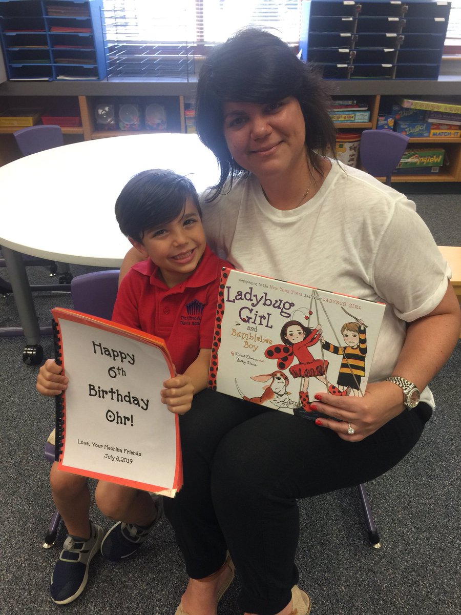 LNozME's tweet photo. It’s always fun when the Mystery Reader also comes to help celebrate with a surprise birthday celebration! #DavisMe https://t.co/27l3negyKw