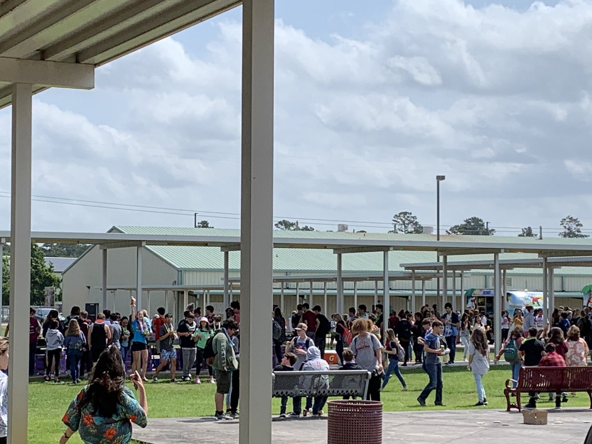 Arnold_BBI's tweet image. Aloha Day was a success. Thank you to all the @MagnoliaHighTX teachers and staff that helped out. Today showed what #ALLINMHS is all about. #AlohaSummer #YAHTZEE