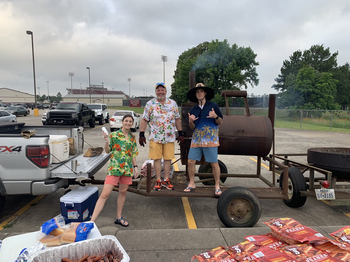 Arnold_BBI's tweet image. Aloha Day was a success. Thank you to all the @MagnoliaHighTX teachers and staff that helped out. Today showed what #ALLINMHS is all about. #AlohaSummer #YAHTZEE